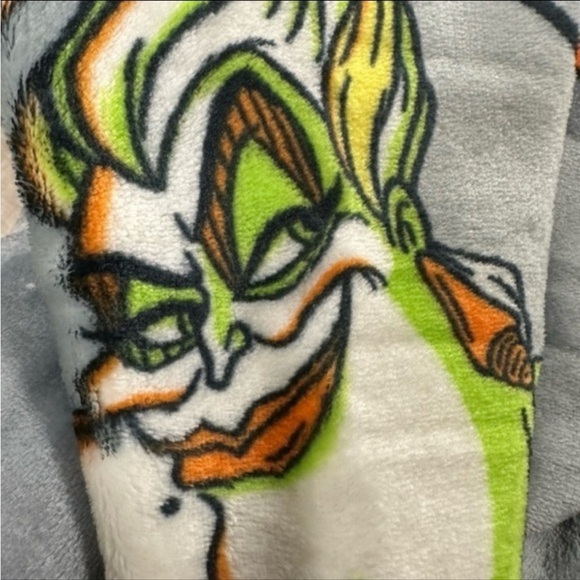 Disney Villains Fleece Throw Blanket 50x70” Gray Ursula Evil Queen Cruella - Picture 4 of 6